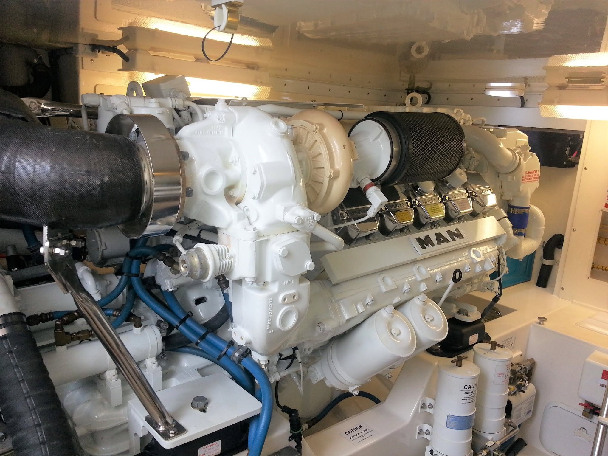 Salle des machines, moteur diesel marin MAN